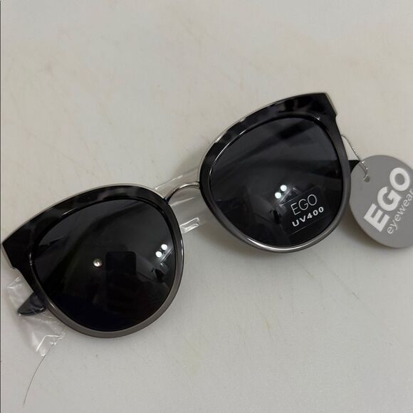 EGO Sleek Black Sunglasses NWT - Gray Dark Lens - UV400 - Picture 1 of 3